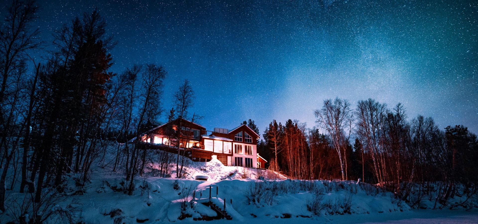 Reisa Lodge under the stars and northern lights