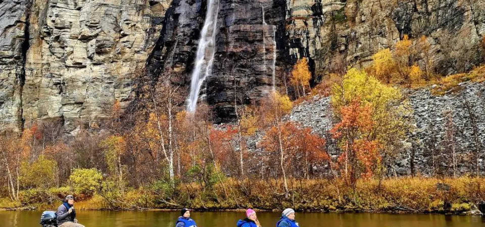 Elvebåtsafari til Mollisfossen - Reisa Nasjonalpark