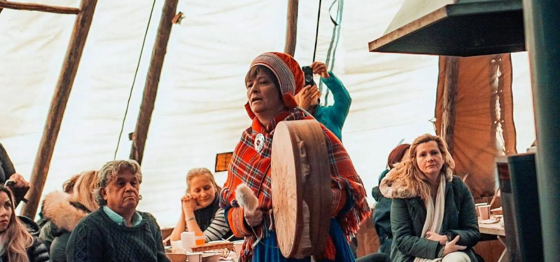 Jakten på nordlyset med gjengen fra Sami Camp