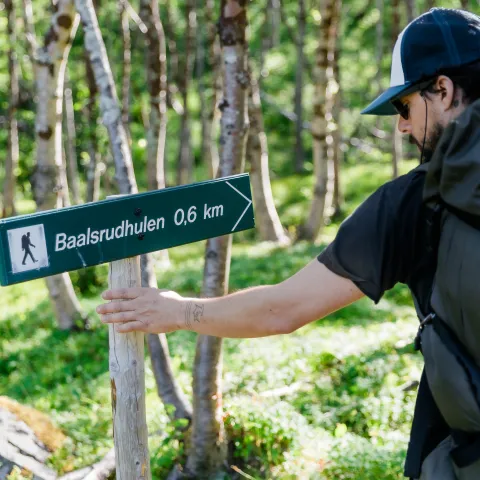 Hiking to the Baalsrud cave