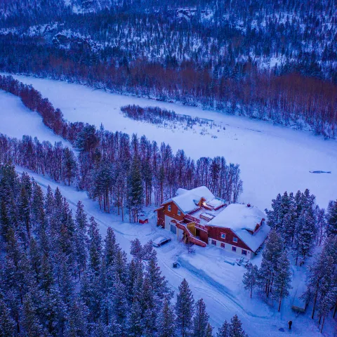 Vinterstemning utenfor Reisastua Lodge, Nord Norge