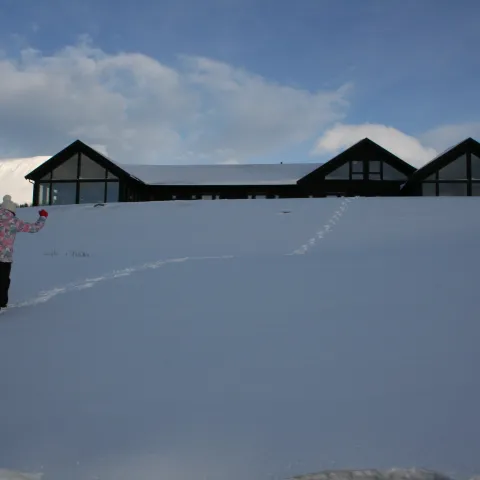 Vinterstemning utenfor Lyngen Experience Lodge, Nord Norge