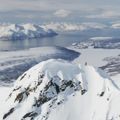 Aksel Lund Svindal på topptur i Lyngsalpene i Nord-Norge med Koppangen Brygger 