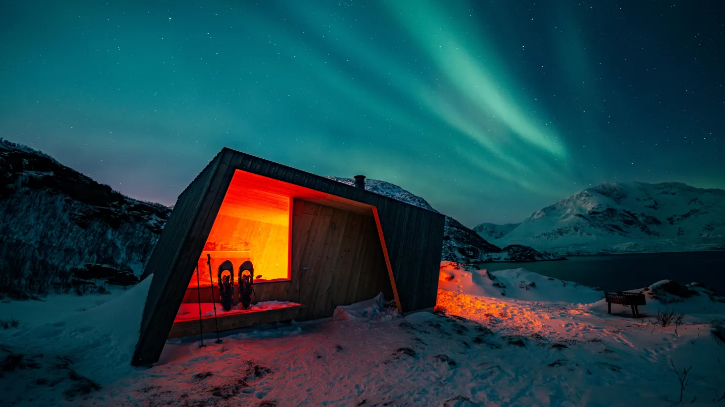 Nordlys på dagsturhytta ved finneidet