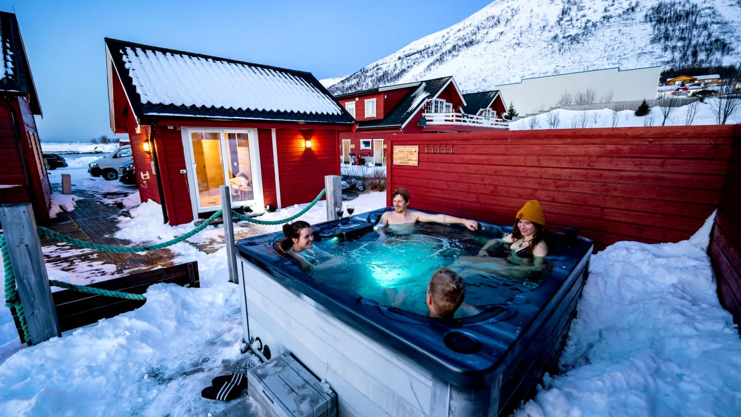 Outdoor jacuzzi at XLyngen